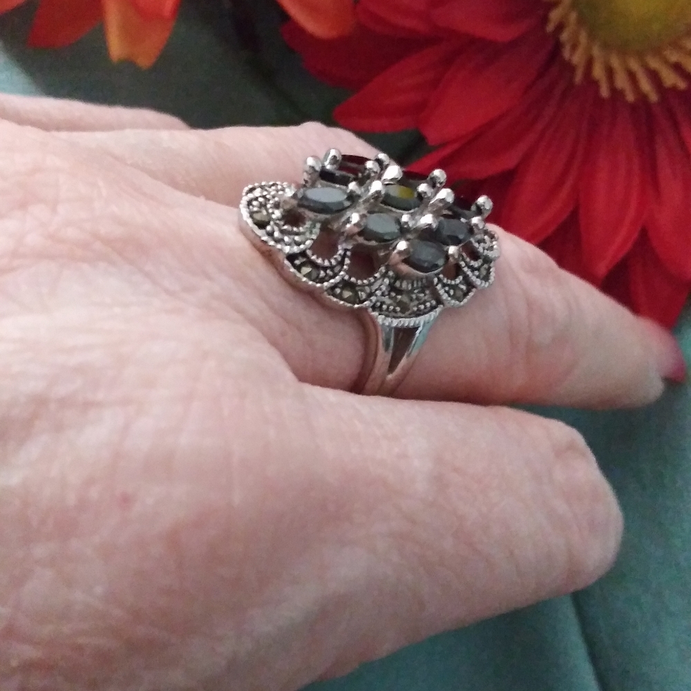 Vintage Ring - Picture 2 of 4